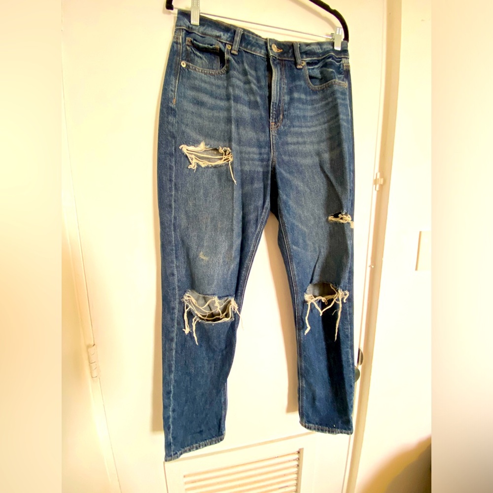 American Eagle “Mom Jeans”. Size 8. With Flex